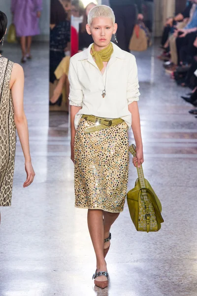 Look 15